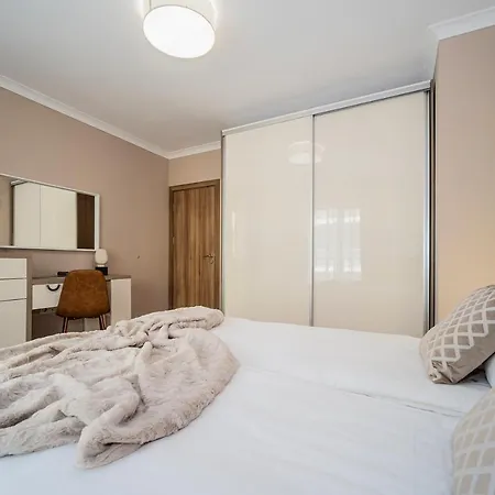 Comfy Luxury Center Apartment