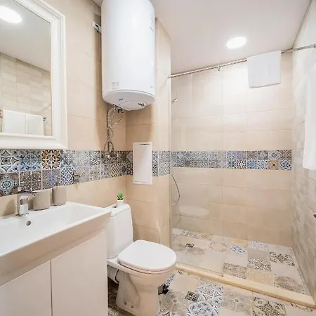 Comfy Luxury Center Apartment