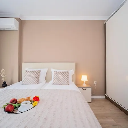 Comfy Luxury Center * וארנה